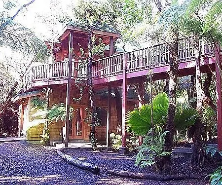 The Guest Cottages @ Volcano Acres Tree House